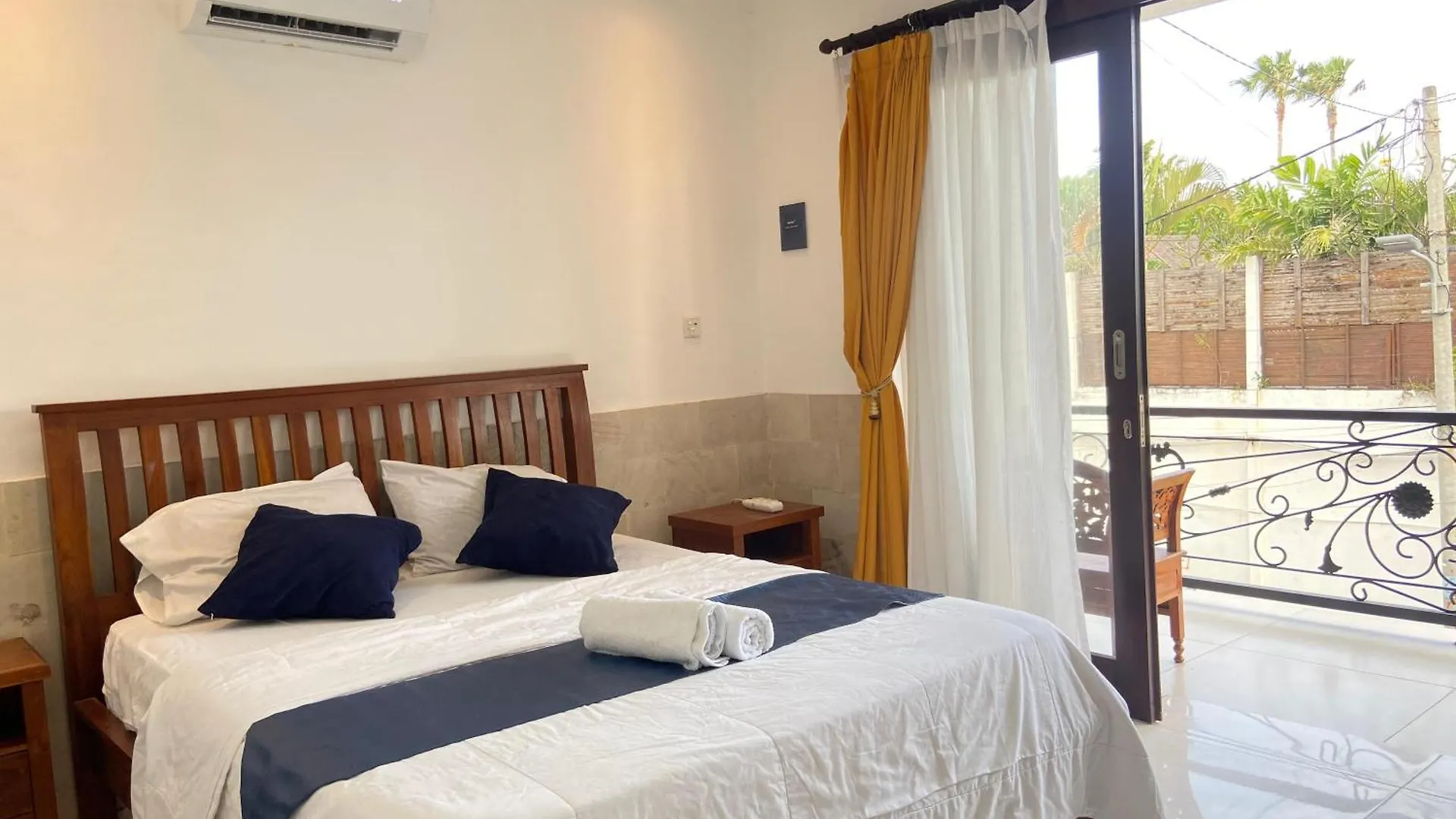 Kgh Hotel Seminyak By Micky Studio Ινδονησία