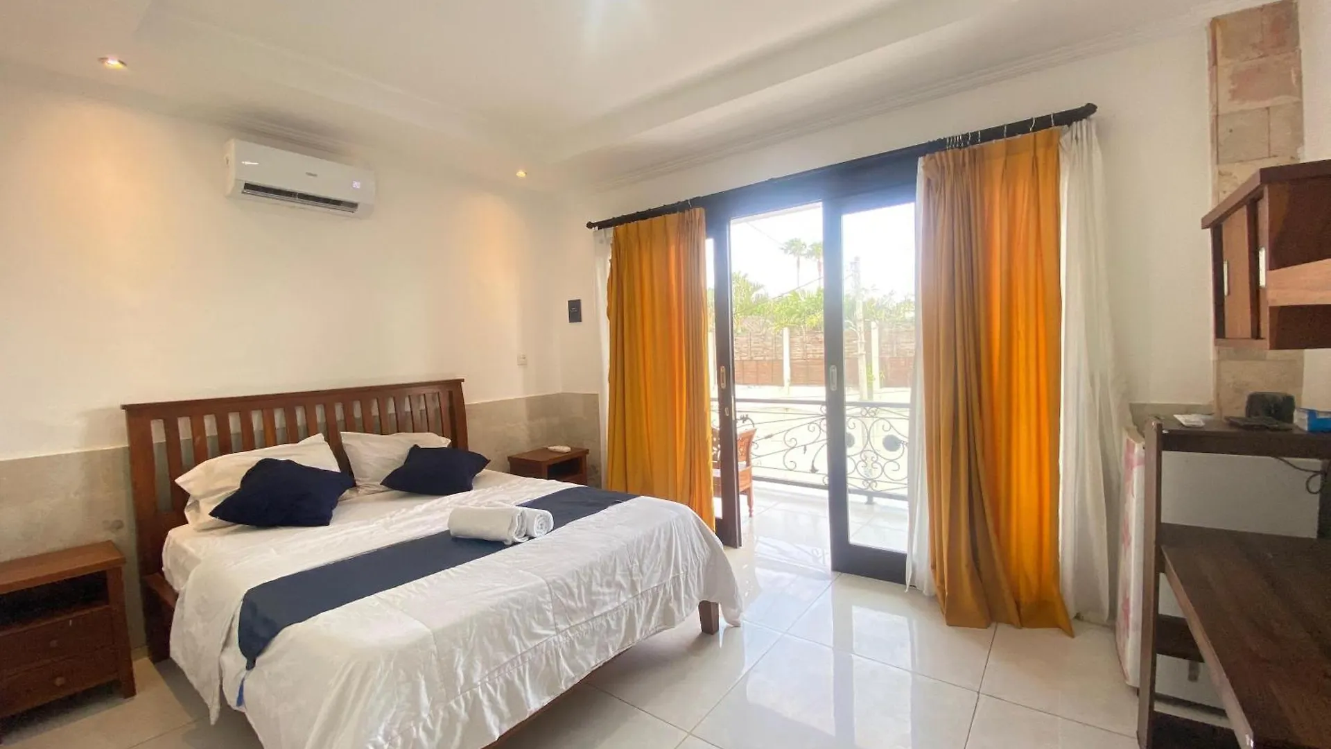 Kgh Hotel Seminyak By Micky Studio Ινδονησία
